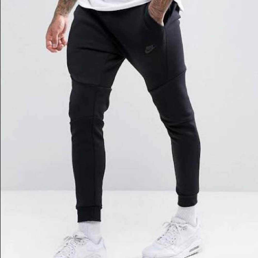 Nike tech fleece slim fit sweatpants in black